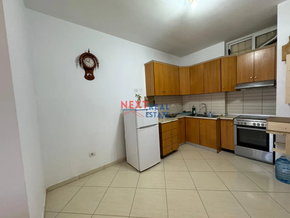 Vlore, jepet me qera apartament 2+1+Ballkon Kati 7, 110 m² 550 € (FILLIM I LUNGOMARES)