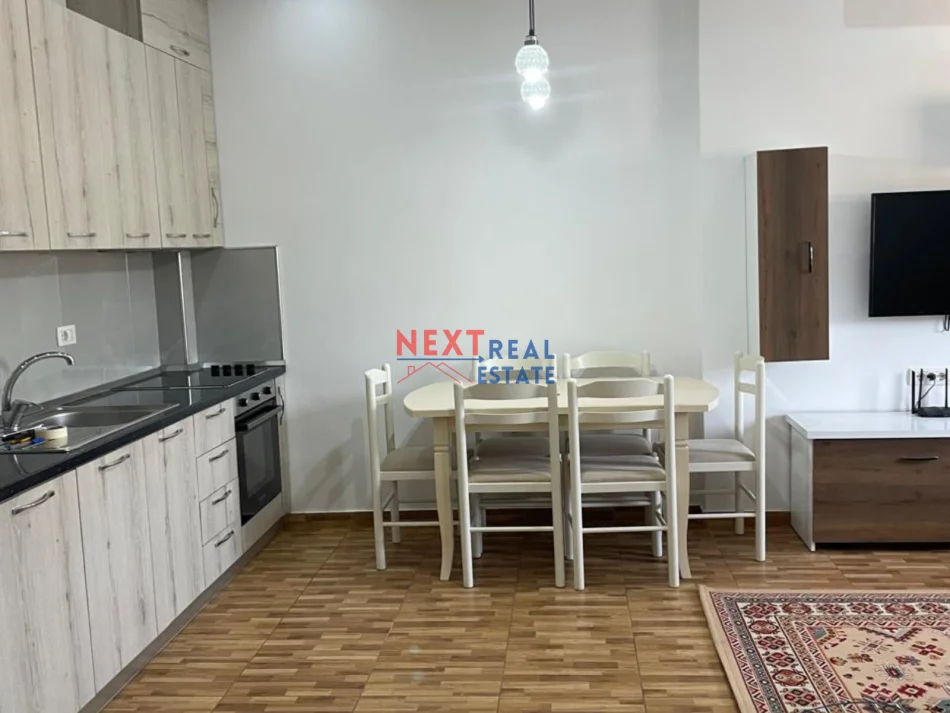 Vlore, jepet me qera apartament+verande | Penthouse 2+1+Ballkon Kati 11, 600 € (PORTI)