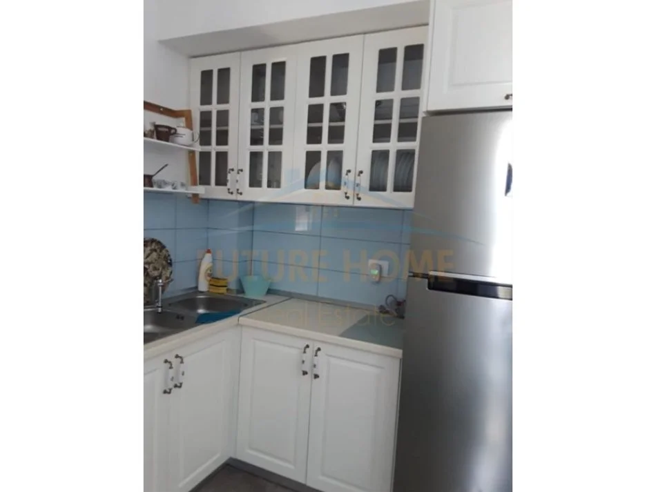 Gjiri I Lalëzit, jepet me qera apartament 2+1 Kati 2, 92 m² 800 €