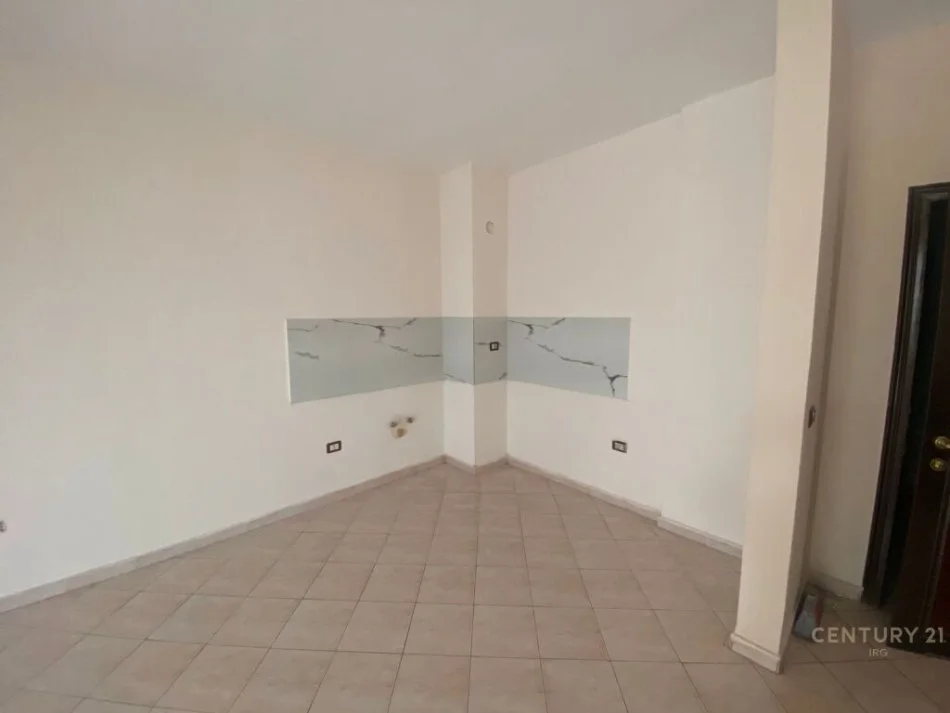 Tirane, shitet apartament 2+1+Ballkon Kati 2, 78 m² 93.000 € 