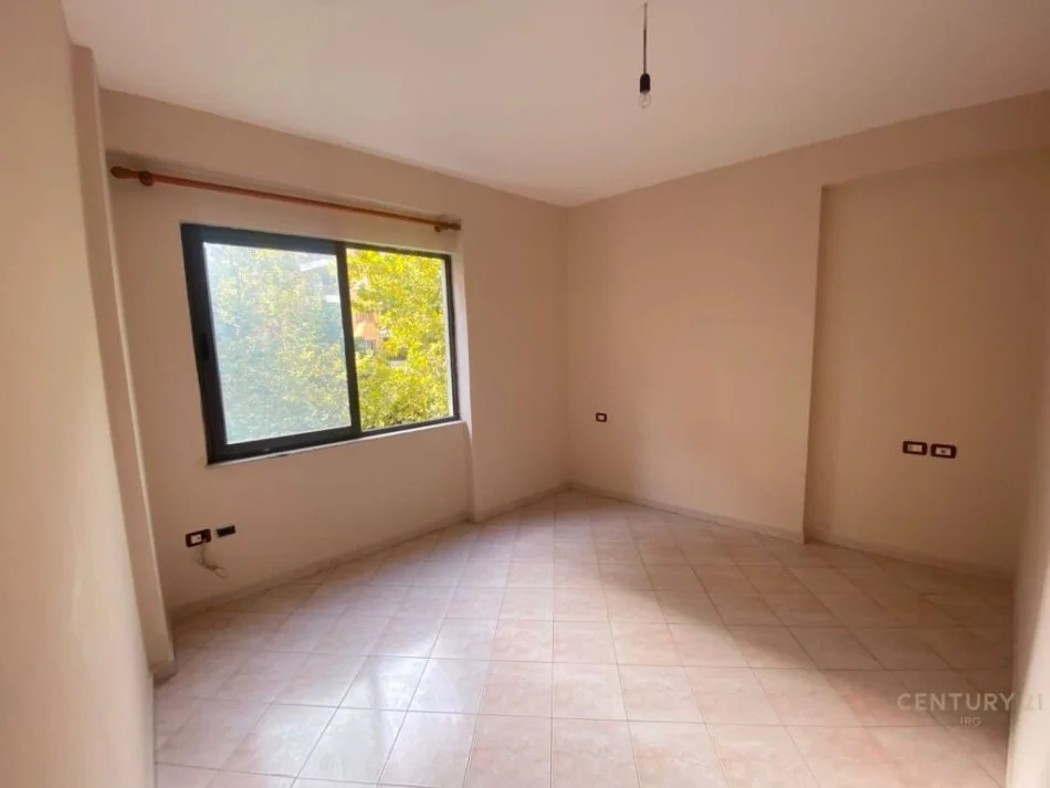 Tirane, shitet apartament 2+1+Ballkon Kati 2, 78 m² 93.000 € 