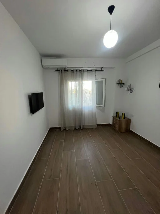 Tirane, jepet me qera apartament 1+1+Ballkon , 51 m² 500 € (Rruga ''Josif Rela")