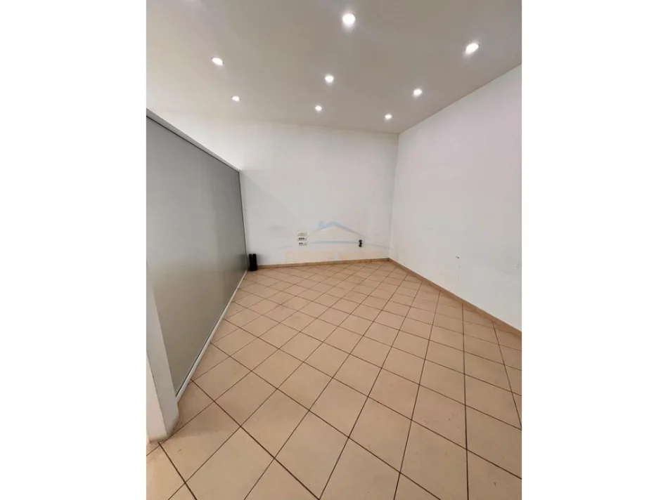 Tirane, shitet ambjent biznesi Kati 0, 98 m² 216.000 € (YZBERISHT)