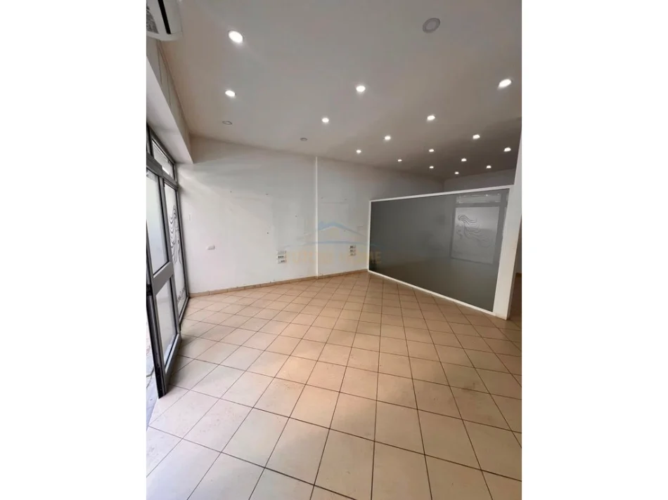 Tirane, shitet ambjent biznesi Kati 0, 98 m² 216.000 € (YZBERISHT)