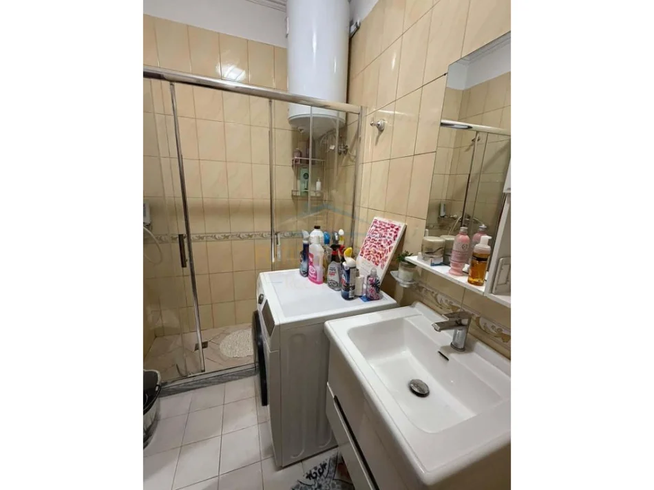 Tirane, jepet me qera apartament 1+1 Kati 6, 51 m² 450 € (YZBERISHT)