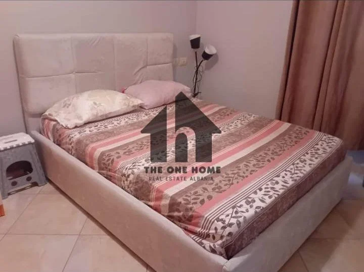 Tirane, jepet me qera apartament 1+1+Ballkon Kati 3, 70 m² 400 € (Yzberisht)