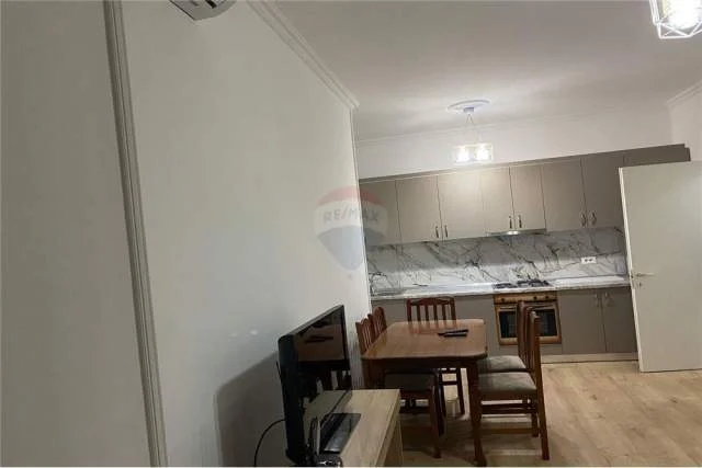 Tirane, jepet me qera apartament 2+1 Kati 2, 85 m² 450 Euro (Yzberisht)