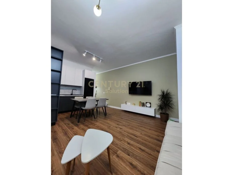 Tirane, jepet me qera apartament 2+1 Kati 8, 82 m² 500 € (YZBERISHT)