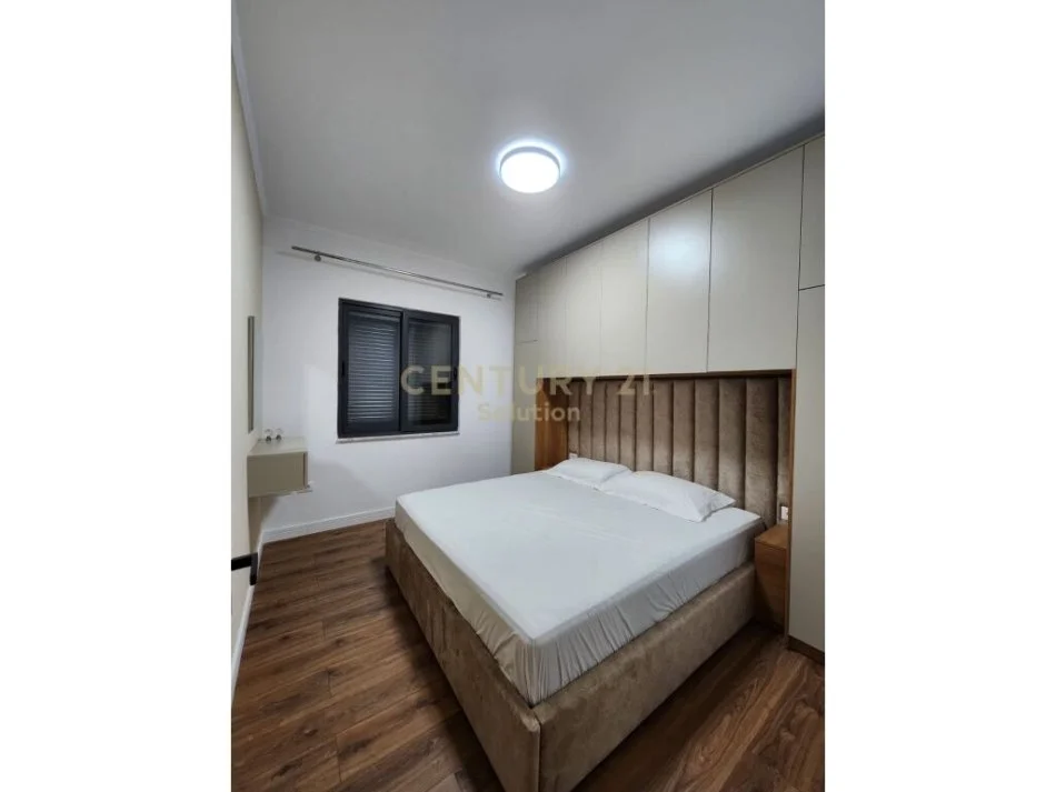 Tirane, jepet me qera apartament 2+1 Kati 8, 82 m² 500 € (YZBERISHT)