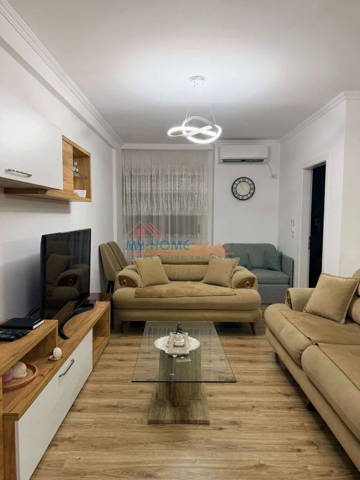 Tirane, jepet me qera apartament 1+1+Ballkon Kati 5, 60 m² 520 € (Yzberisht)