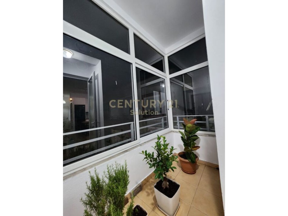 Tirane, jepet me qera apartament 2+1 Kati 8, 82 m² 500 € (YZBERISHT)