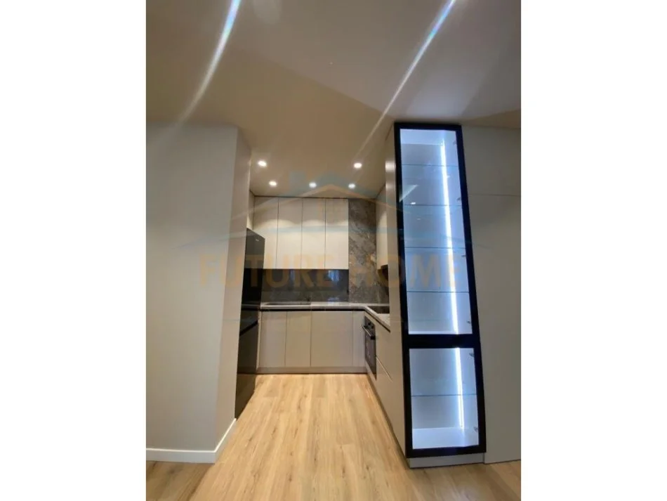 Tirane, jepet me qera apartament 2+1, Kati 10, 105 m2 850 € (Kompleksi LTE, Yzberisht)