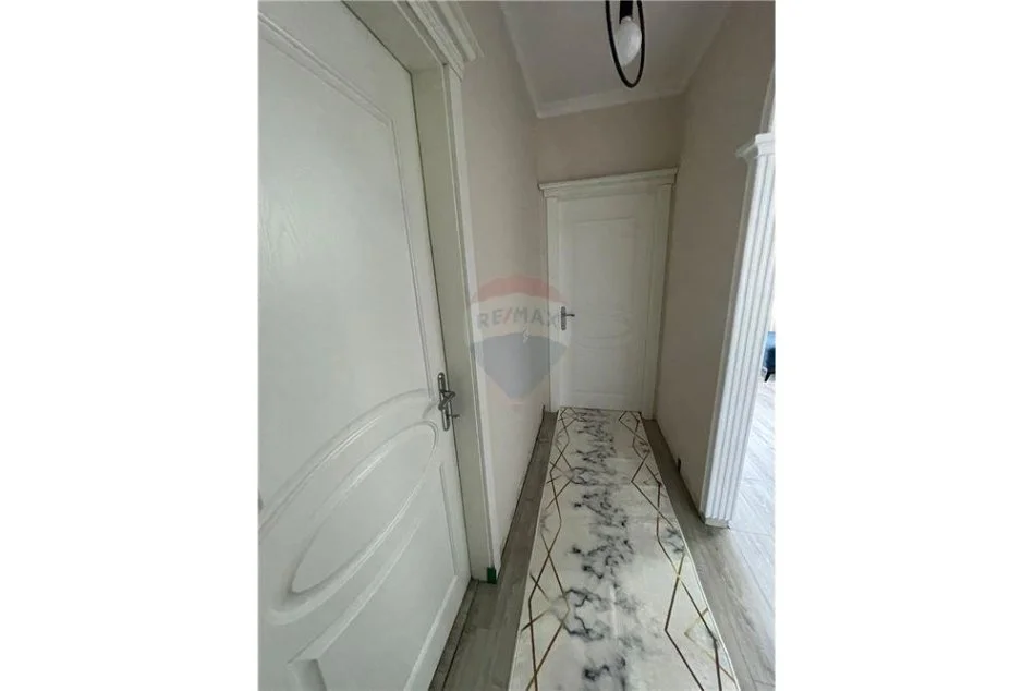 Jepet apartament 2+1+post parkimi prane Amerikan3!