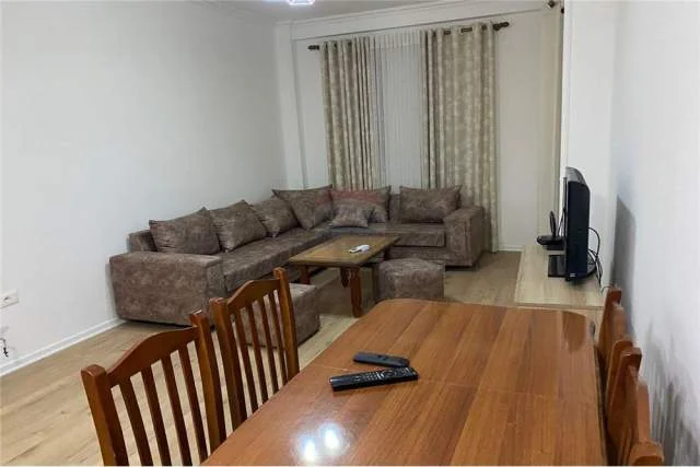 Tirane, jepet me qera apartament 2+1 Kati 2, 85 m² 450 Euro (Yzberisht)
