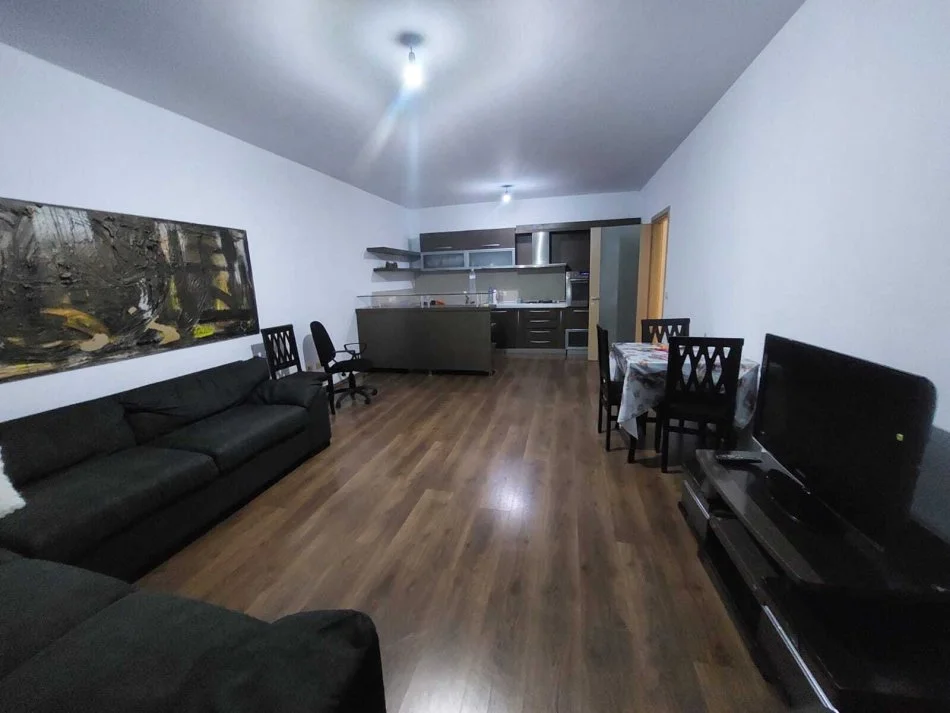 Tirane, jepet me qera 2+1 Kati 7, 100 m² 450 € 