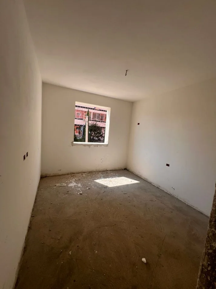 Tirane, shitet apartament 2+1+Aneks+Ballkon Kati 1, 94 m² 165.000 € (Yzberisht)