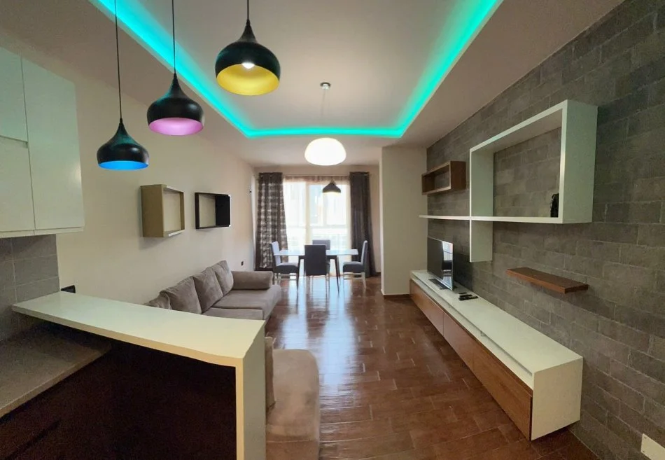 Tirane, shitet 1+1+Ballkon Kati 8, 