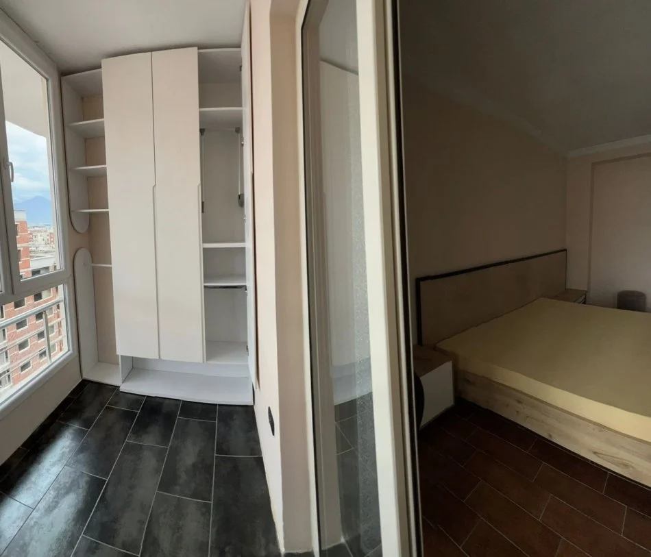 Tirane, shitet 1+1+Ballkon Kati 8, 