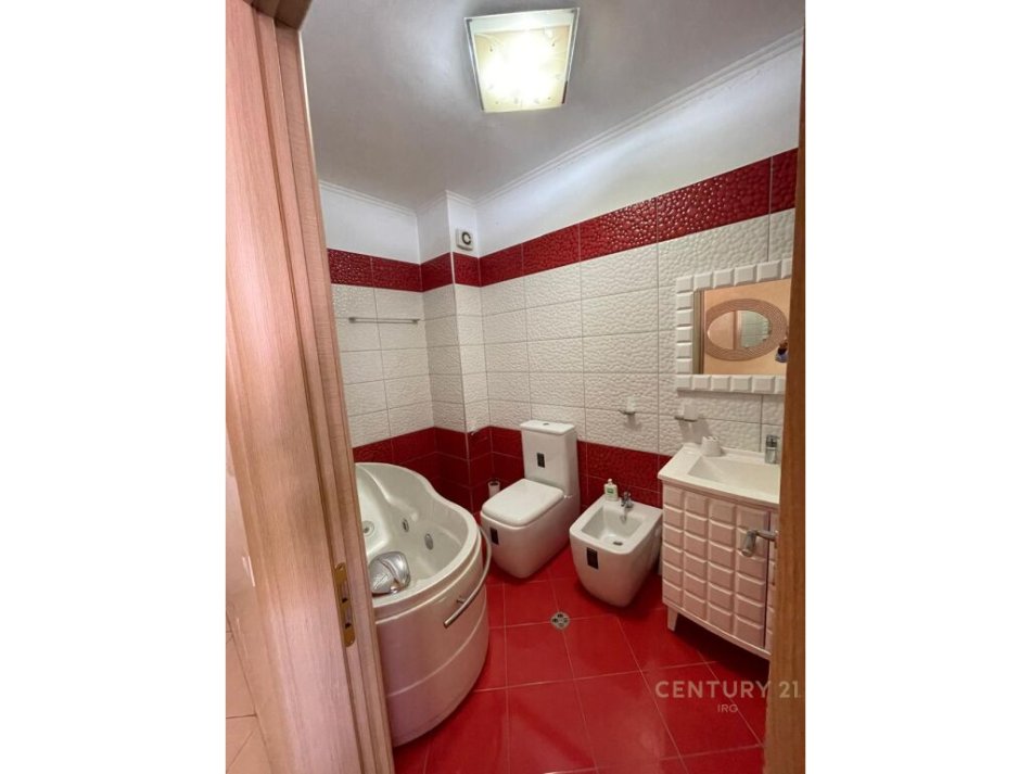 Tirane, jepet me qera apartament 2+1 Kati 2, 105 m² (yzberisht)