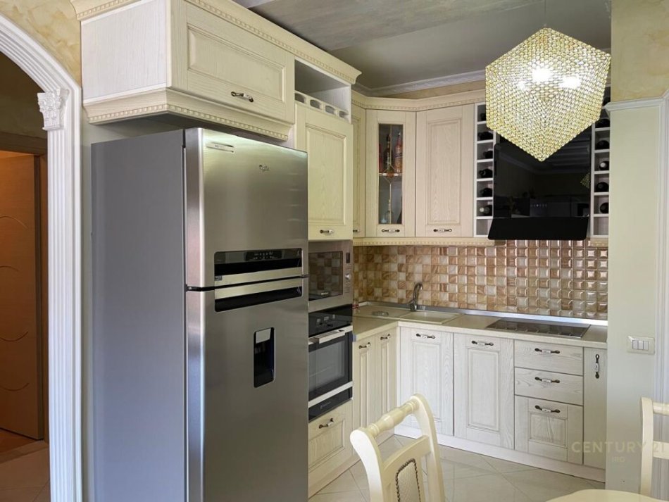 Tirane, jepet me qera apartament 2+1 Kati 2, 105 m² (yzberisht)