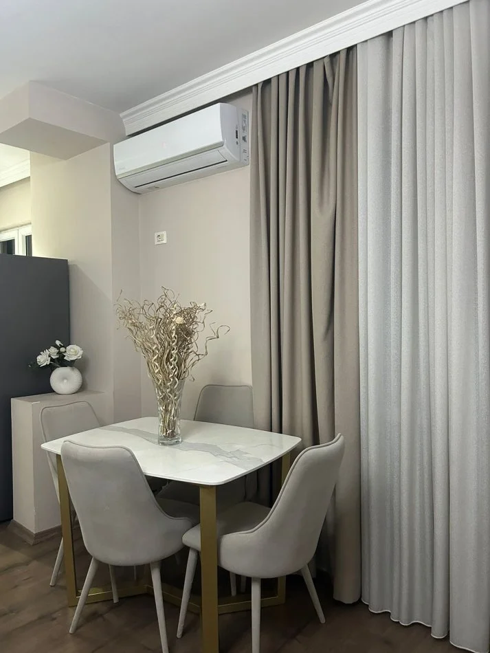 Tirane, jepet me qera apartament 2+1+Ballkon Kati 8, 80 m² 450 € (Yzberisht)