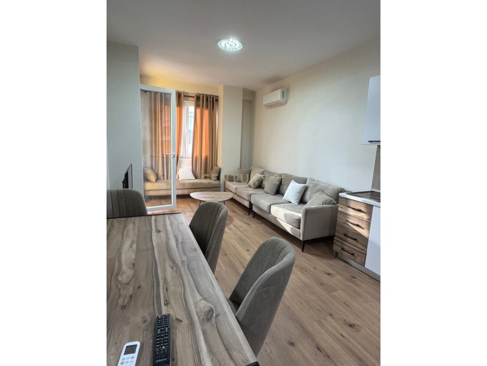 Tirane, jepet me qera apartament 1+1+Ballkon Kati 7, 67 m² 550 € (Yzberisht)