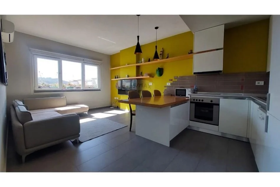 Tirane, jepet me qera apartament 1+1 Kati 4, 66 m² 450 € (3 Deshmoret)