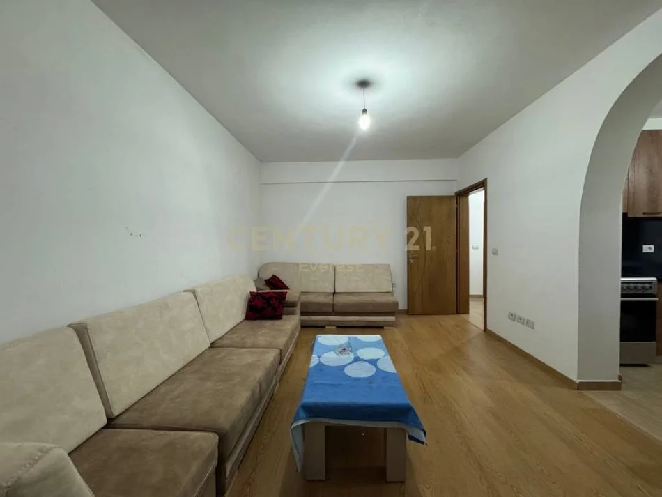 Tirane, jepet me qera apartament 1+1 Kati 3, 55 m² 400 € (SHKOLLA E BASHKUAR)