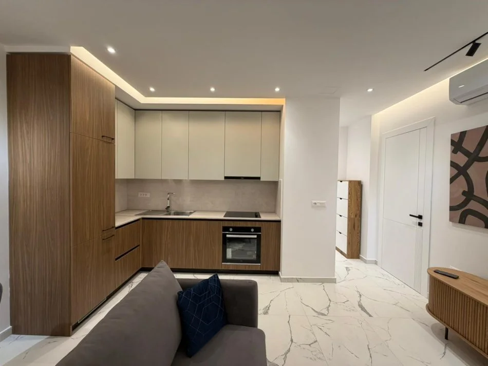 Tirane, jepet me qera apartament 1+1+Ballkon Kati 6, 68 m² 750 € (ZOGU I ZI)