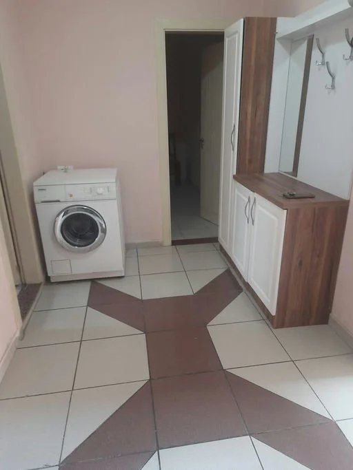 Tirane, jepet me qera apartament 1+1+Ballkon Kati 1, 63 m² 460 € (Rruga"Kavajes")