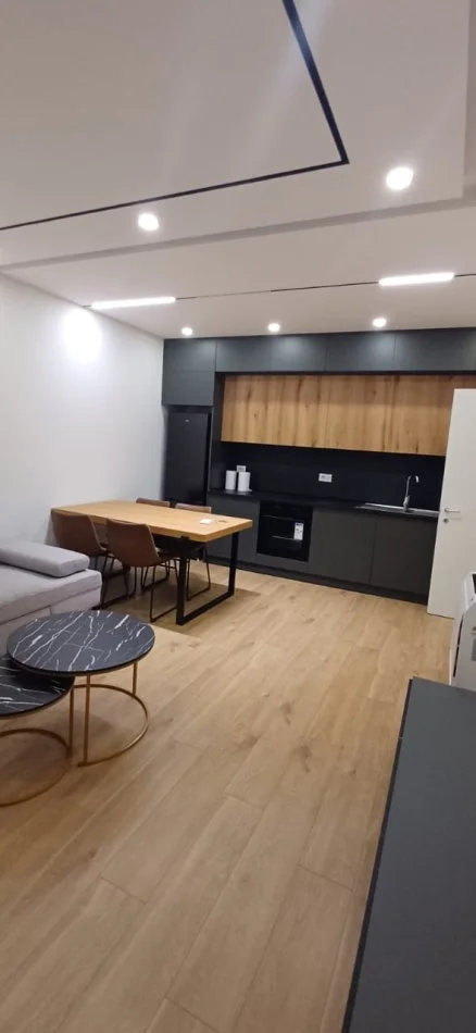 Tirane, jepet me qera apartament 3+1+Ballkon Kati 3, 150 m² 850 € (Astir)