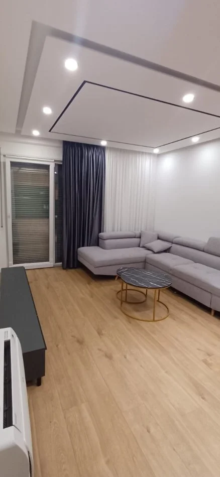 Tirane, jepet me qera apartament 3+1+Ballkon Kati 3, 150 m² 850 € (Astir)
