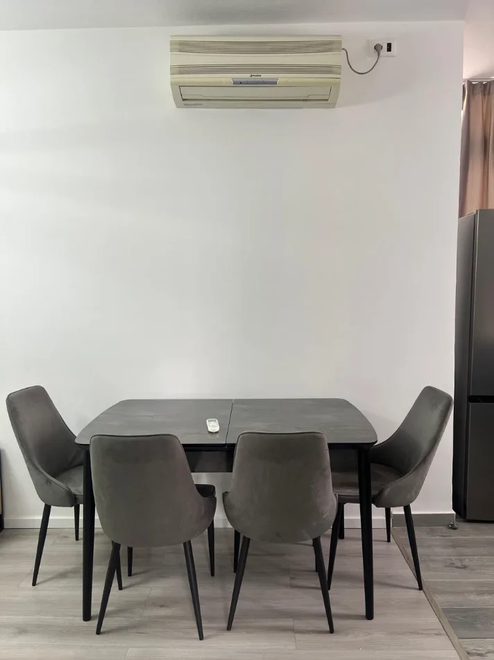 Tirane, jepet me qera apartament 1+1 Pallati i ri Kati 2, 650 € (Bulevardi zog 1)