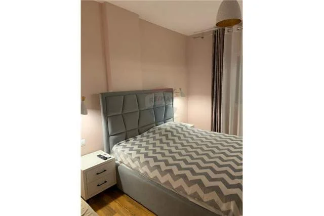 Tirane, jepet me qera apartament 2+1 Kati 3, 80 m² 650 Euro (Bulevardi Zogu1)