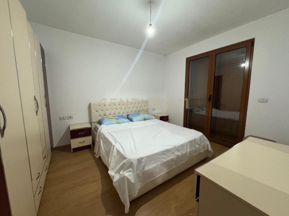 Tirane, jepet me qera apartament 1+1 Kati 3, 55 m² 400 € (Shkolla e Bashkuar)