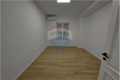 Jepet me qira Zyre te Shallvaret Myslym Shyri