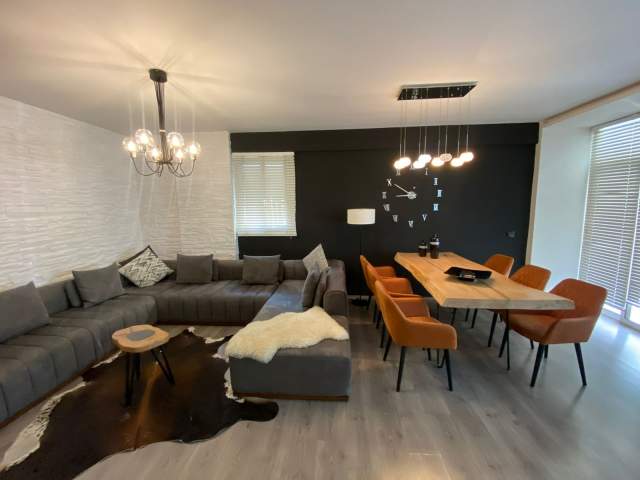 Tirane, jepet me qera apartament 1.000 Euro (Komuna e Parisit)