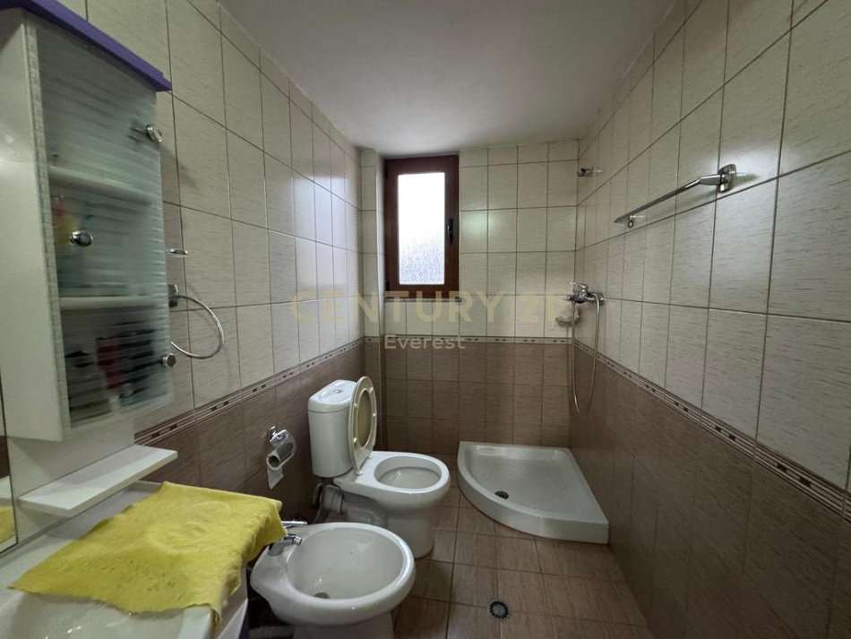 Tirane, jepet me qera apartament 1+1 Kati 3, 55 m² 400 € (Shkolla e Bashkuar)