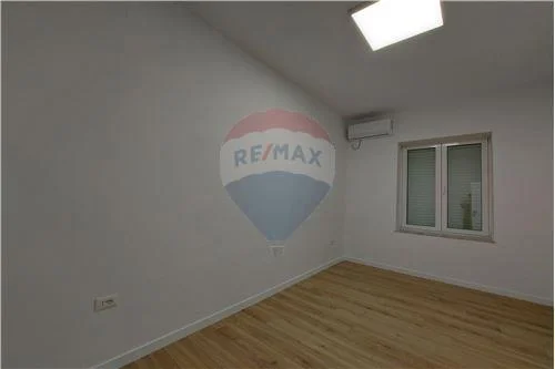 Jepet me qira Zyre te Shallvaret Myslym Shyri