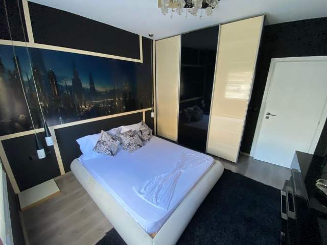 Tirane, jepet me qera apartament 1.000 Euro (Komuna e Parisit)