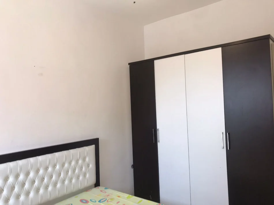 Tirane, jepet me qera shtepi 1+1+Ballkon Kati 0, 65 m² 250 € (ne rrugen Pandi Stillu Tirane.)