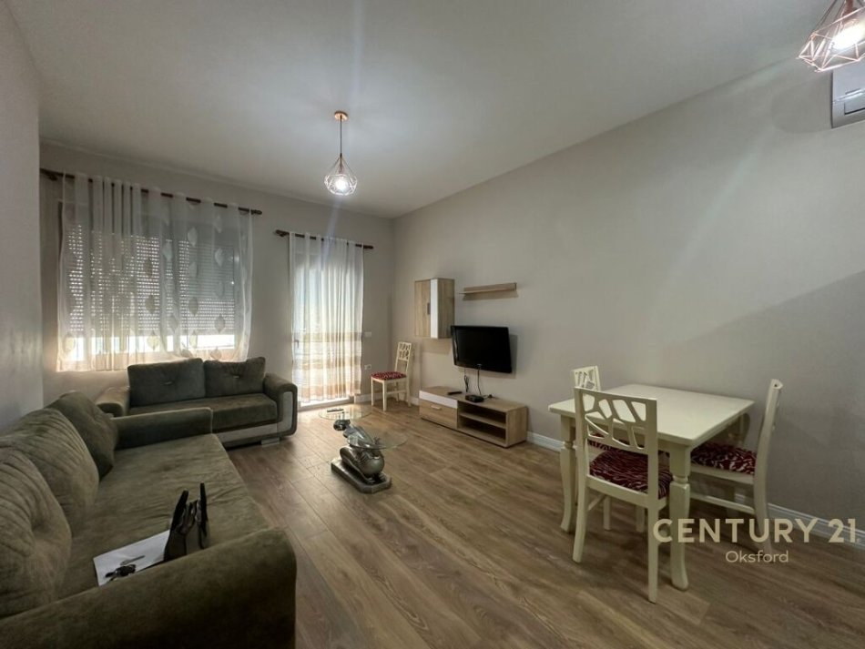 Tirane, jepet me qera apartament 2+1 , 89 m² 500 € (BULEVARDI ZHAN D&#039;ARK!)