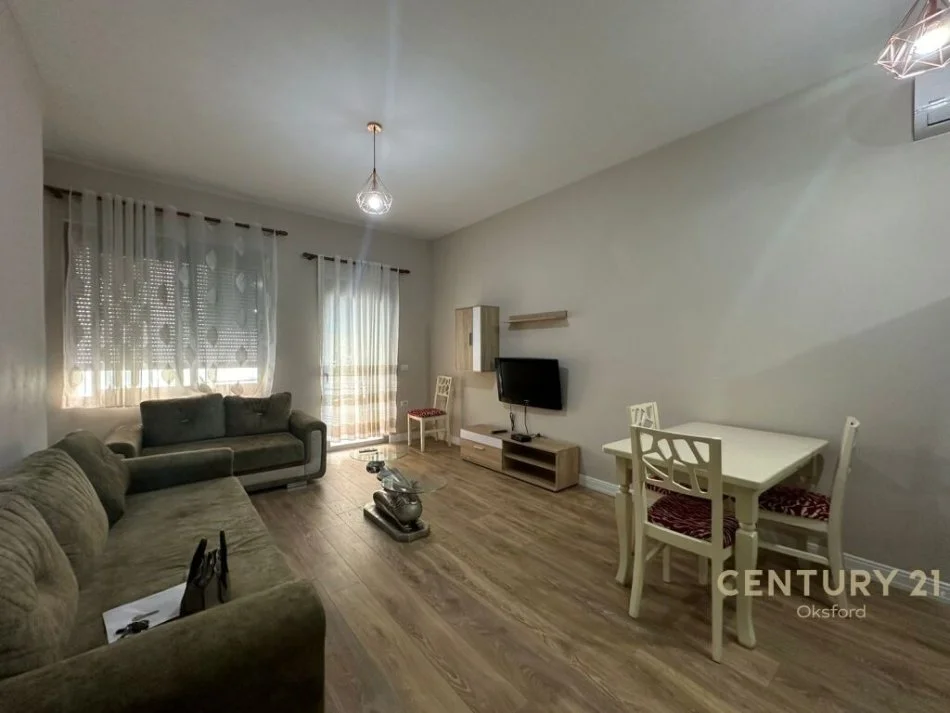 Tirane, jepet me qera apartament 2+1 , 89 m² 500 € (BULEVARDI ZHAN D'ARK!)