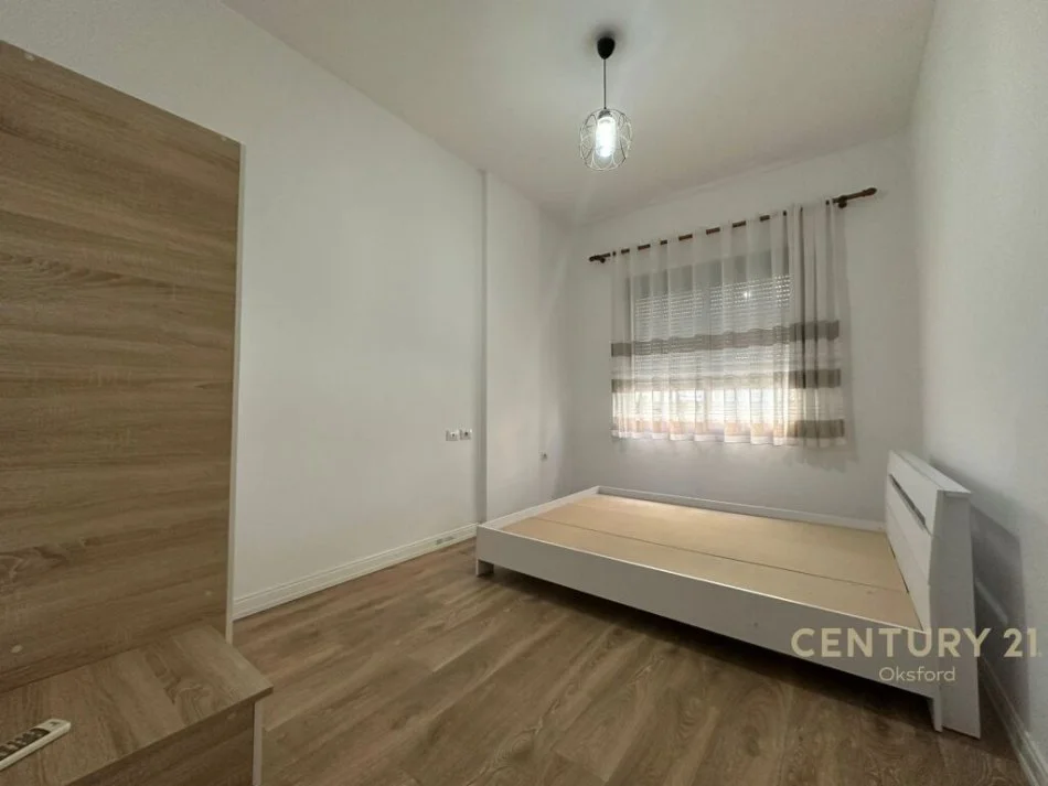Tirane, jepet me qera apartament 2+1 , 89 m² 500 € (BULEVARDI ZHAN D'ARK!)
