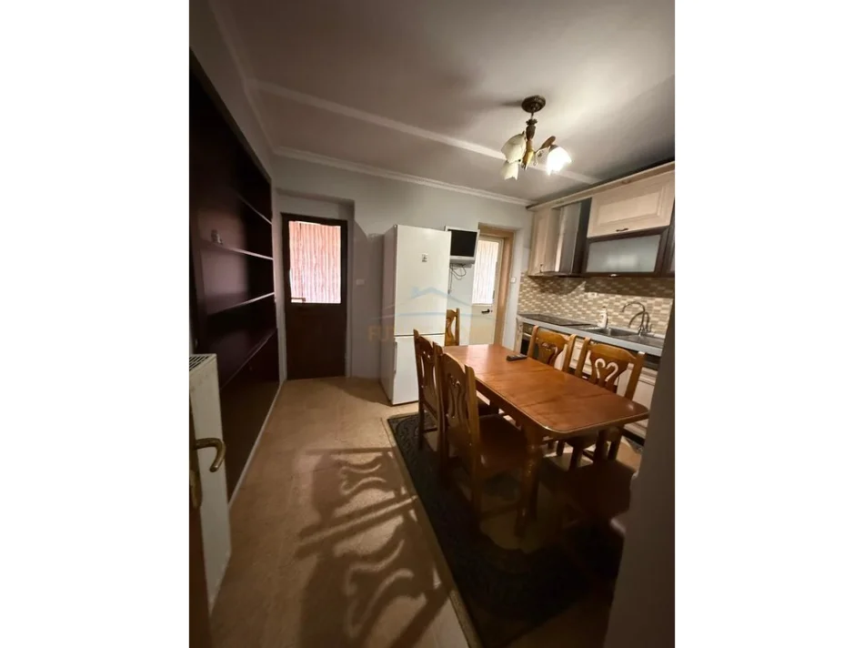 Tirane, jepet me qera apartament 2+1 Kati 4, 83 m² 700 € (BULEVARDI ZHAN DARK)
