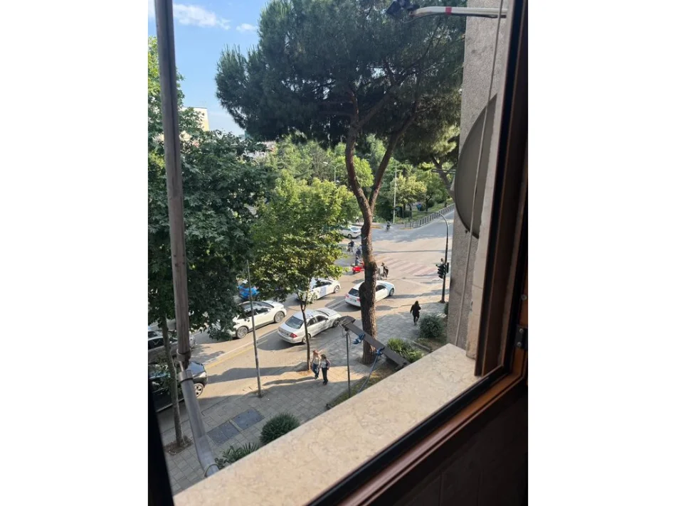 Tirane, jepet me qera apartament 2+1 Kati 4, 83 m² 700 € (BULEVARDI ZHAN DARK)