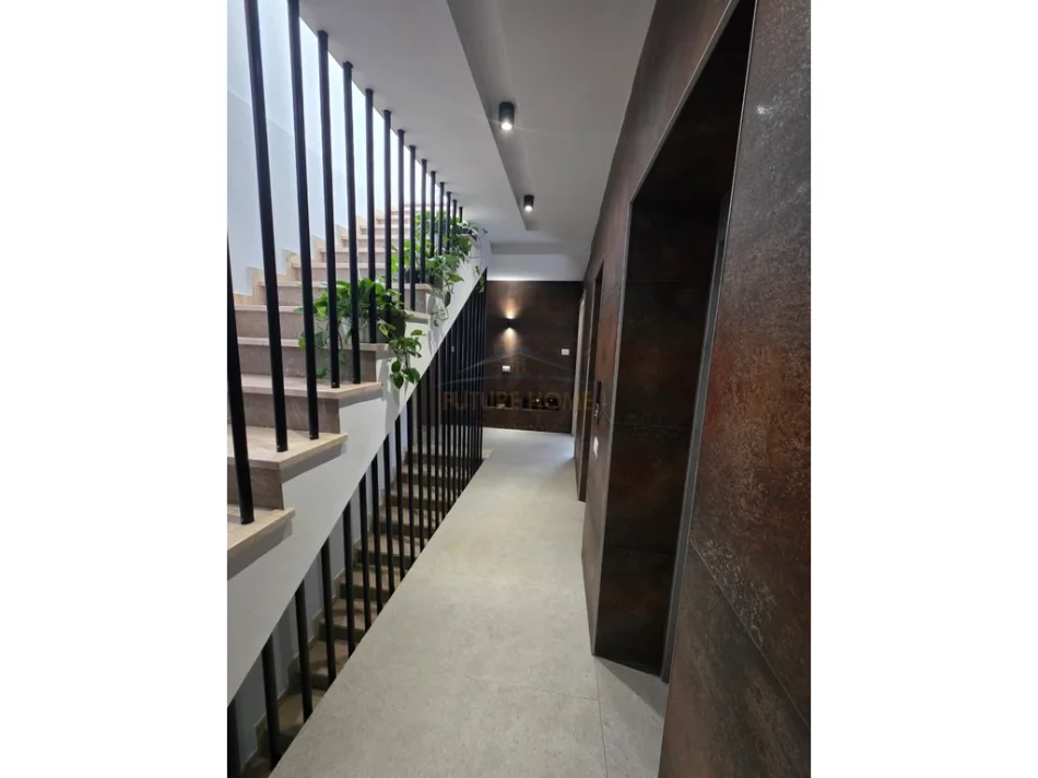 Tirane, shitet apartament 3+1 Kati 10, 129 m² 422.400 € (ISH EKSPOZITA)