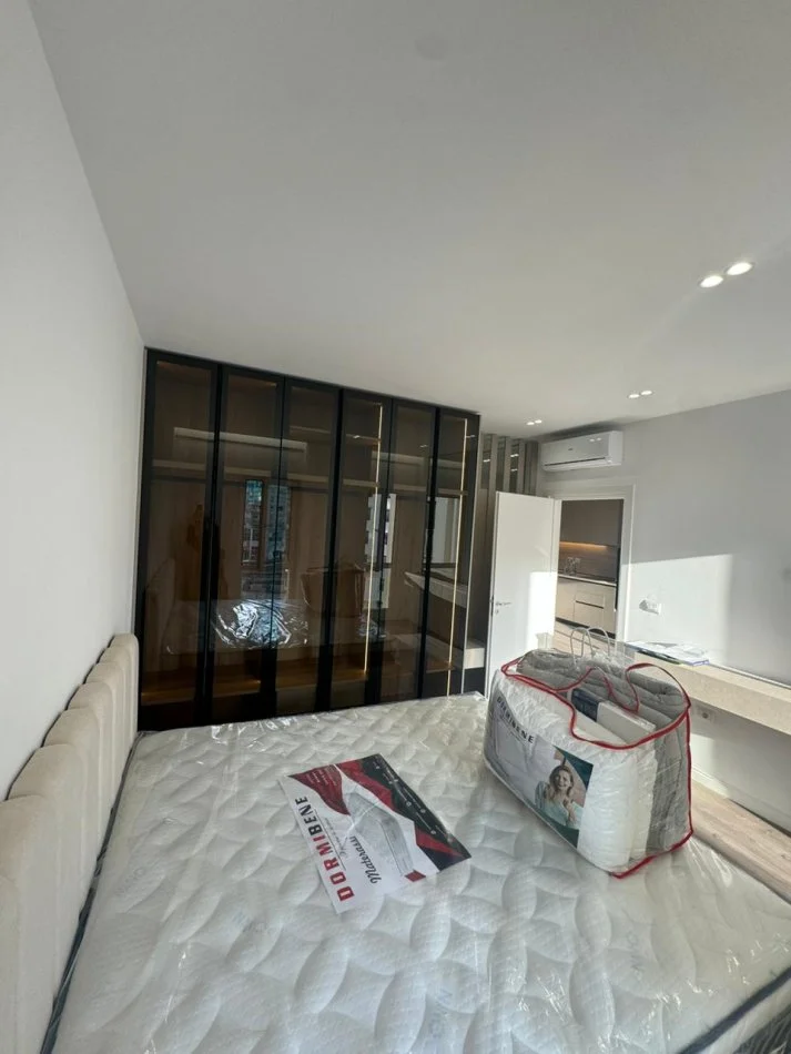 Tirane, jepet me qera apartament 2+1+Ballkon Kati 5, 90 m² 1.000 € (Zogu i Zi)