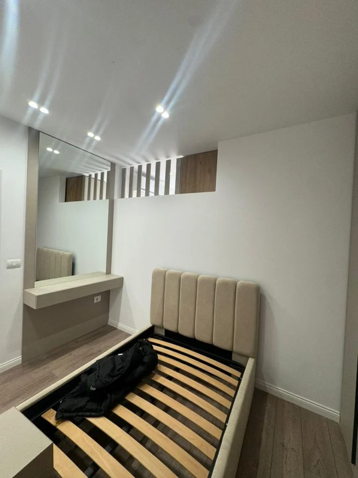 Tirane, jepet me qera apartament 2+1+Ballkon Kati 5, 90 m² 1.000 € (Zogu i Zi)