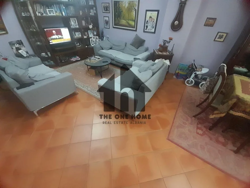 Tirane, jepet me qera apartament 2+1+Ballkon Kati 7, 99 m² 700 € (Zogu i Zi)